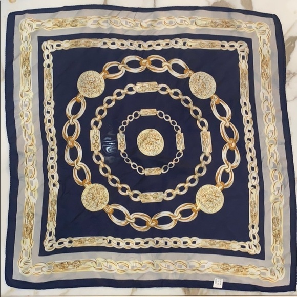 Accessories - Trendy vintage style scarf
